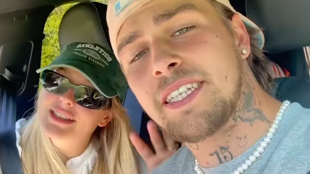 Retort follows promptly. Influencer grumbles about traffic jam at Insta hotspot