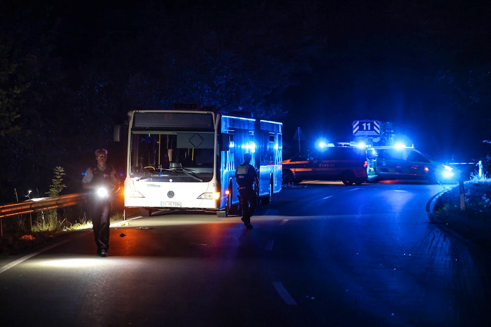 Vers 19h40, au moment des faits, «au moins 40 autres passagers se trouvaient dans le bus qui se rendait à la fête de la ville de Siegen».