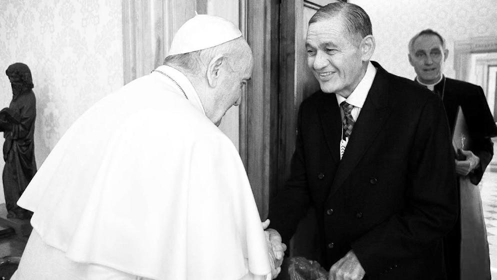 Kiingi Tuheitia Pootatau Te Wherowhero VII (ici avec le pape François en 2019) est décédé paisiblement vendredi matin.