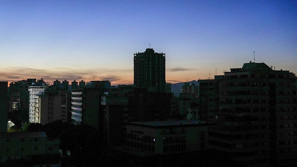 Le courant restait coupé dans la plus grande partie Caracas.