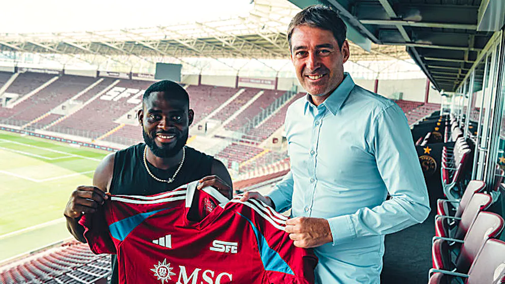 Servette-Sporthef René Weiler (rechts) und Neuverpflichtung Kasim Adams Nuhu.
