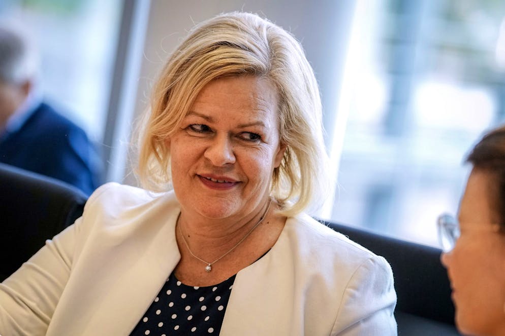 Deutschland schiebt wieder nach Afghanistan ab. Deutschlands Innenministerin Nancy Faeser dankte der Bundespolizei und den Ländern für die enge Zusammenarbeit.