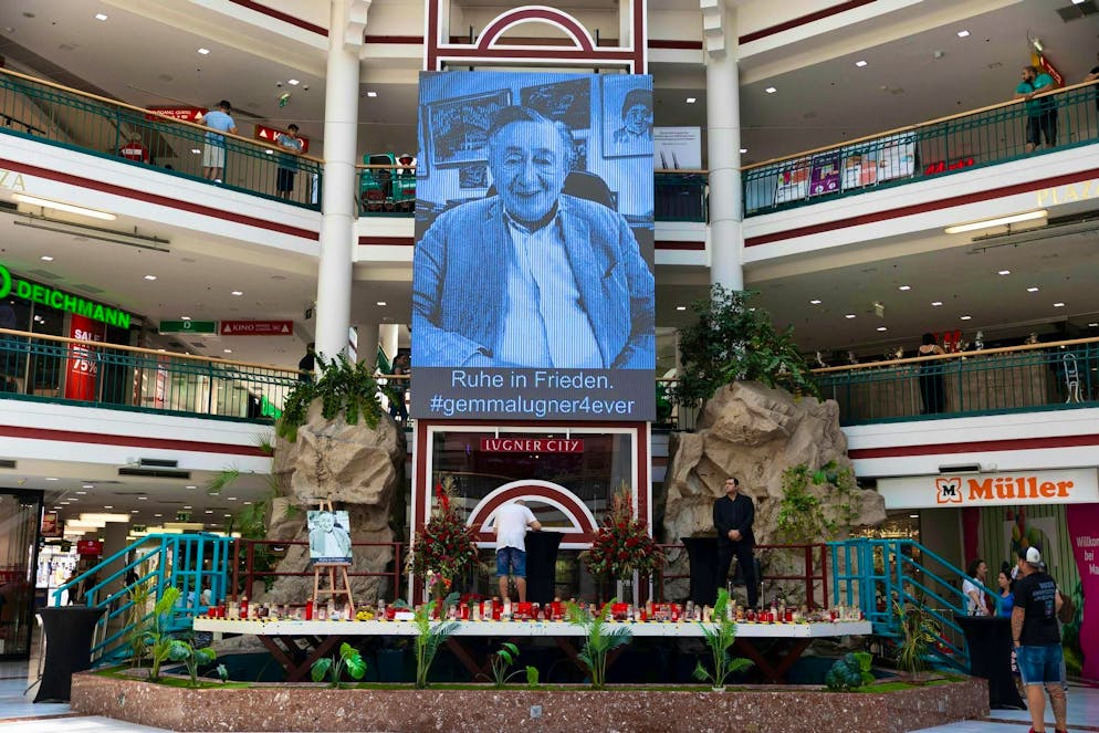 Lugner memorial service in a storm of cameras and flashbulbs - Gallery. A memorial was set up in Lugner's shopping center after his death.