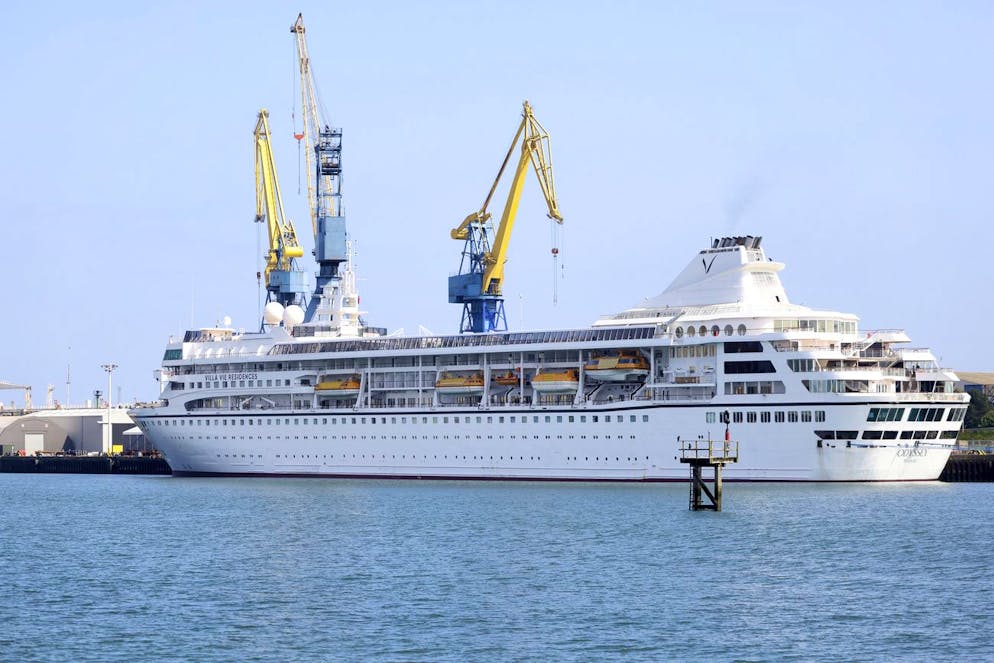Das Kreuzfahrtschiff Odyssey wird seit Monaten im Hafen von Belfast repariert.