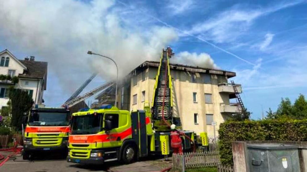 Bei dem Brand in Oberrieden mussten rund zwei Dutzend Bewohnerinnen und Bewohner evakuiert werden.