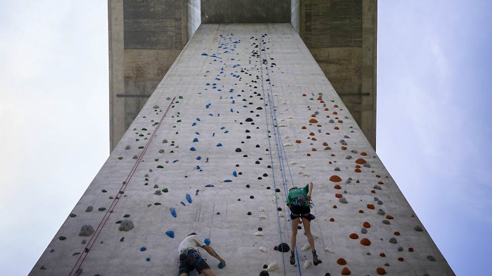 Des piliers de pont pour les mordus d'escalade à Berne - Gallery. L'escalade est un sport qui se développe rapidement et qui a gagné de nouveaux fans avec les championnats du monde d'escalade à Berne, a fait savoir la ville.