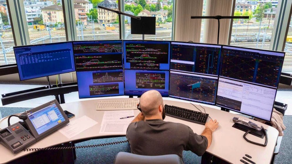 The rail operations center in Renens VD manages over 800 kilometers of railroad lines, on which around 2500 trains run every day.