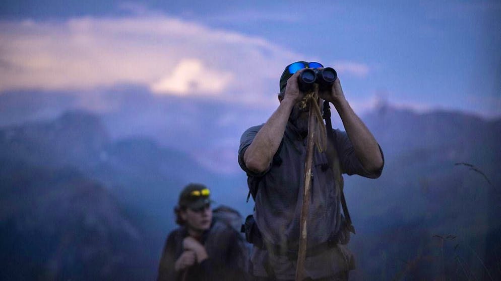 Hunting also starts for wolves in Graubünden - Gallery. Nomen est omen: Manuel Jäger and his son Corsin search for chamois at the start of the Grisons high hunt on Monday on the Alp Flix in Surses.