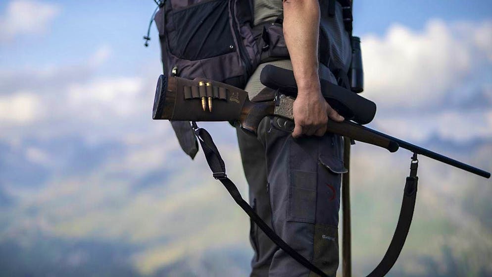 Hunting also starts for wolves in Graubünden - Gallery. Manuel Jäger's rifle.