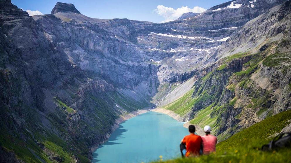 These two hikers are not the only tourists making the pilgrimage to Lake Limmernsee to take an Instagram photo.