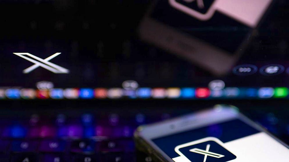 ARCHIVE - The logo of the online platform X can be seen on the screen of a smartphone. Photo: Monika Skolimowska/dpa