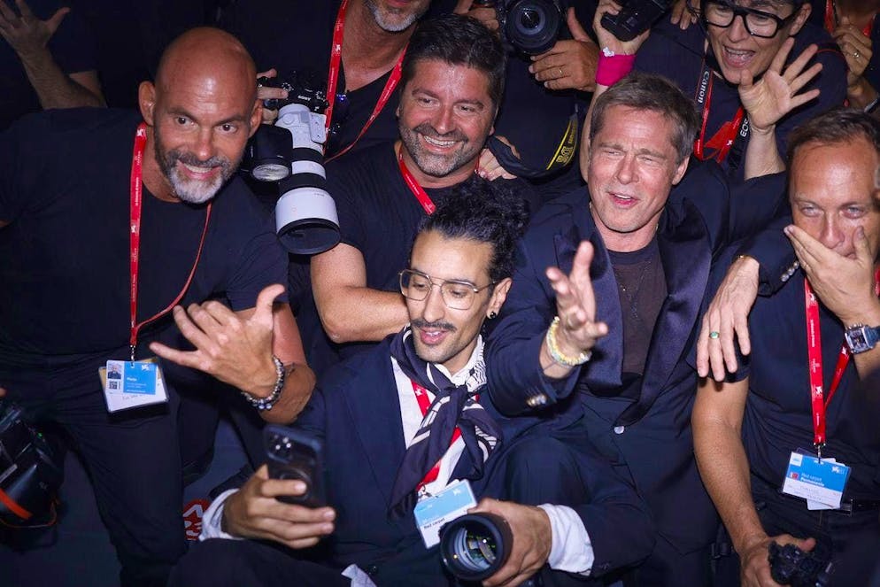 Brad Pitt introduces new girlfriend Ines de Ramon at the Venice Film Festival. Brad Pitt was ready for some fun with the media representatives.