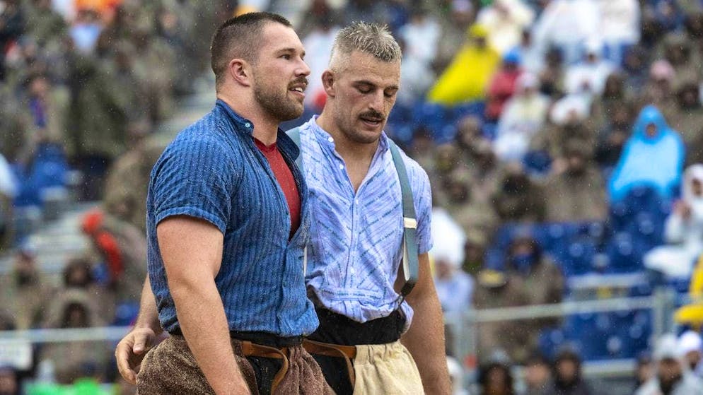 Fabian Staudenmann (left) and Samuel Giger (right) are among the big favorites at the Federal Anniversary Wrestling Festival in Appenzell.