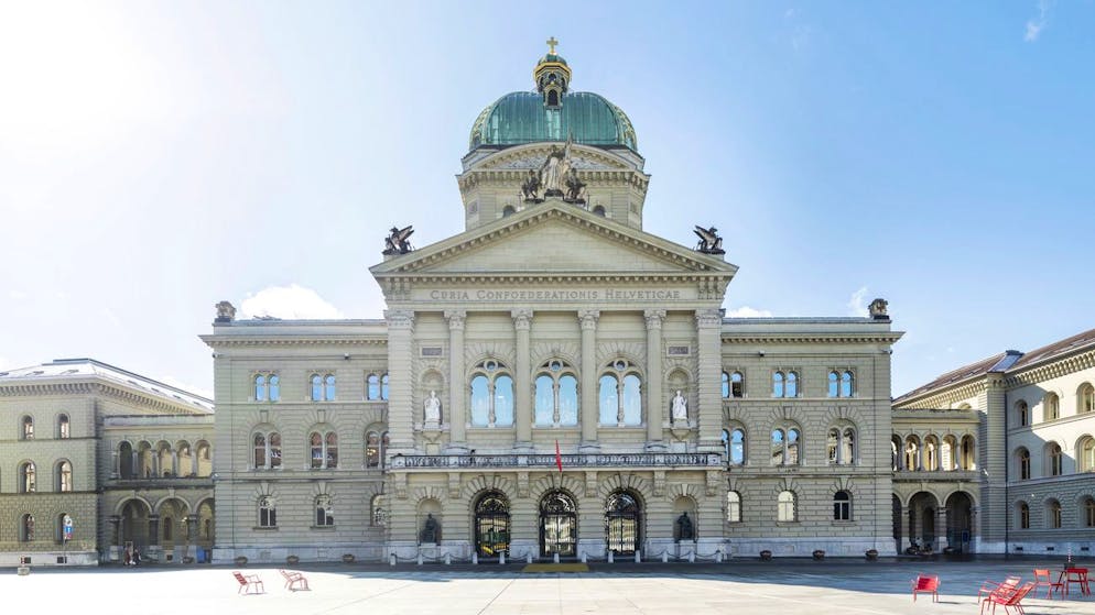 Der Bundesrat oder die Bundesrätin wird für jeweils vier Jahre gewählt. Oft bleiben sie jedoch länger.