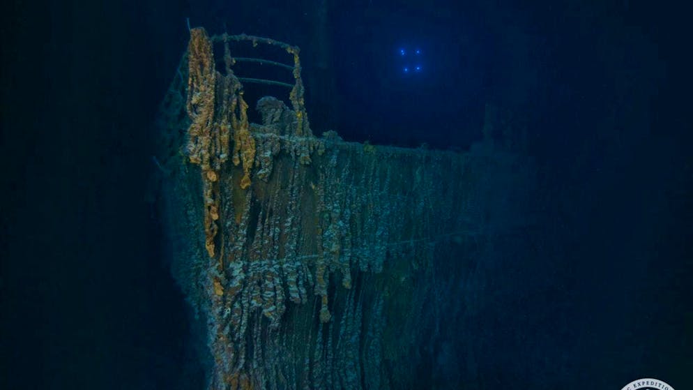 dpatopbilder - HANDOUT - The bow of the Titanic with a large part of the deck railing missing. Photo: Uncredited/RMS Titanic Inc./Ap/dpa - ATTENTION: For editorial use only and only with full attribution of the above credit. Must be used within 14 days. No archiving.