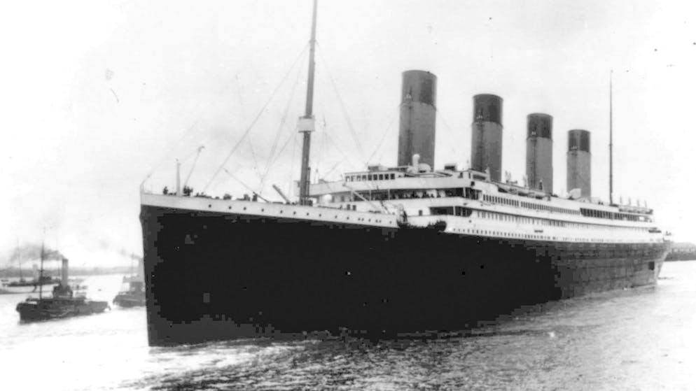 Bug Railing Broken Away: The «Titanic» Is Slowly Falling - Gallery. The wreck of the 1912 sunken «Titanic» has completely disappeared