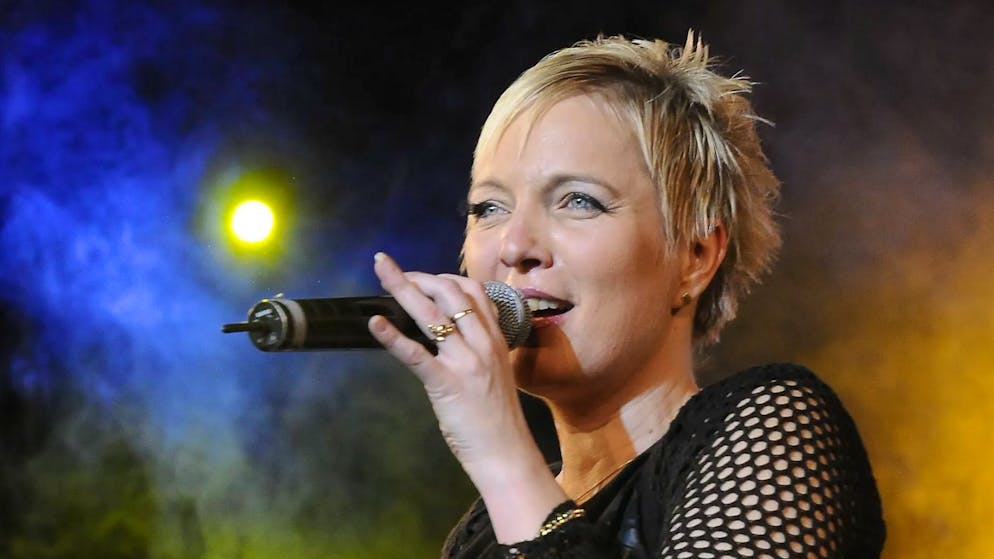 Also seen on TV. Pop star dies at the age of 55