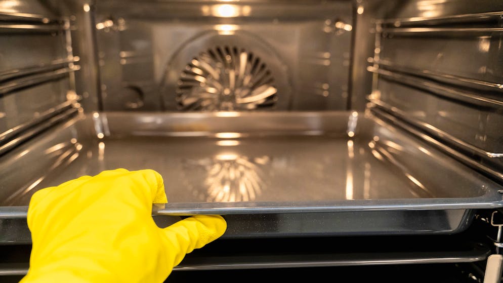 Achtung, giftig!. 9 Fehler beim Backofen-Putzen, die sogar tödlich enden können