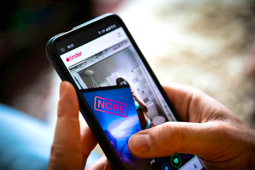 Online dating can even lead to a kind of burnout - Gallery. When you swipe on your smartphone, you always hope to meet the most amazing person. This can also have negative consequences.