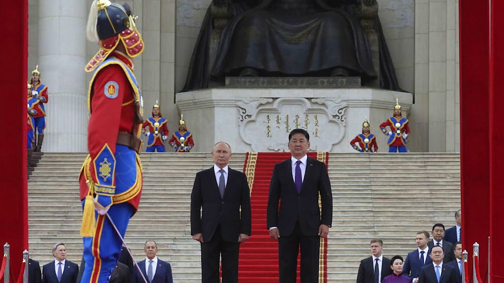 Vladimir Poutine a été reçu avec faste en Mongolie.