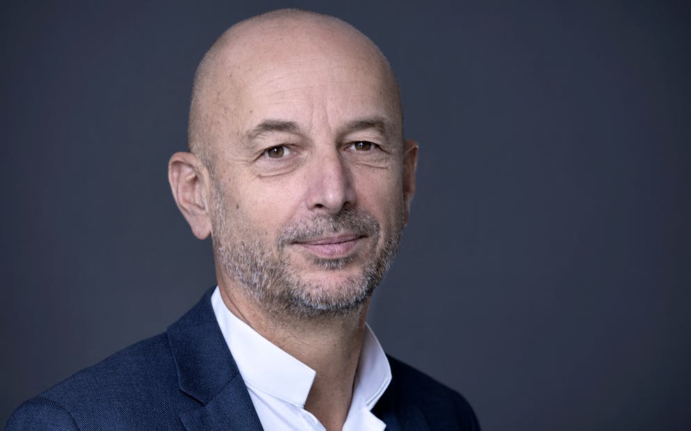 Plusieurs proches d'Emmanuel Macron avaient eux-mêmes du mal à suivre la pensée présidentielle et aucune des principales hypothèses ne semblaient exclues, pas même celle d'un Premier ministre de droite comme Xavier Bertrand.