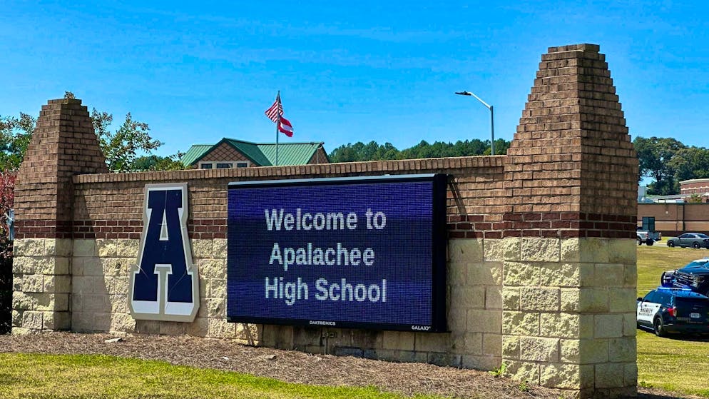 Police department: Four dead after shooting at Georgia school - Gallery. Deadly gun attacks occur again and again in the USA