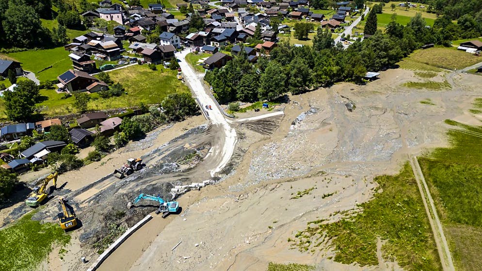 Environ 100 millions seront utilisés pour des mesures urgentes dans les vallées latérales, a fait savoir mercredi le conseil d'Etat valaisan. Ici, juste  après les intempéries dans le Haut Val de Bagnes.