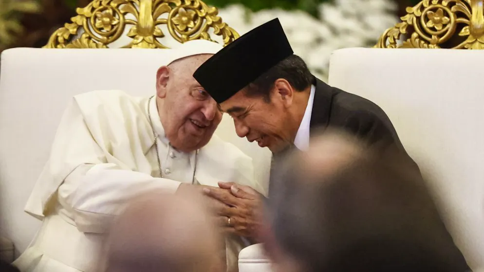 Le pape a été reçu officiellement par le président indonésien sortant Joko Widodo.