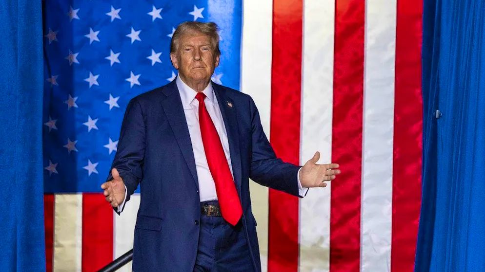 Nuove e vecchie tattiche. Tutti gli sconsigliano di farlo, ma Trump opta per un attacco frontale ad Harris