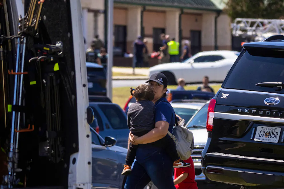 De nombreux véhicules de secours et un important dispositif policier ont été dépêchés sur place, au lycée Apalachee de la bourgade de Winder, à quelque 70 kilomètres au nord-est d'Atlanta.