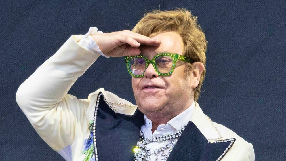 Ecco di cosa si tratta. Elton John parla per la prima volta della sua grave malattia