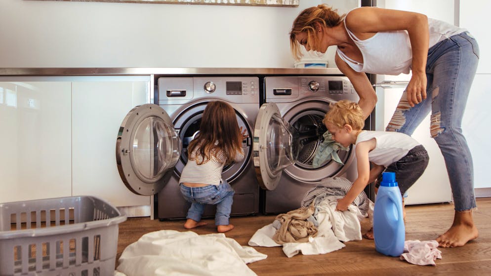 Waschmaschine und Co.. Mit diesen Hacks sparst du im Haushalt Geld und Zeit