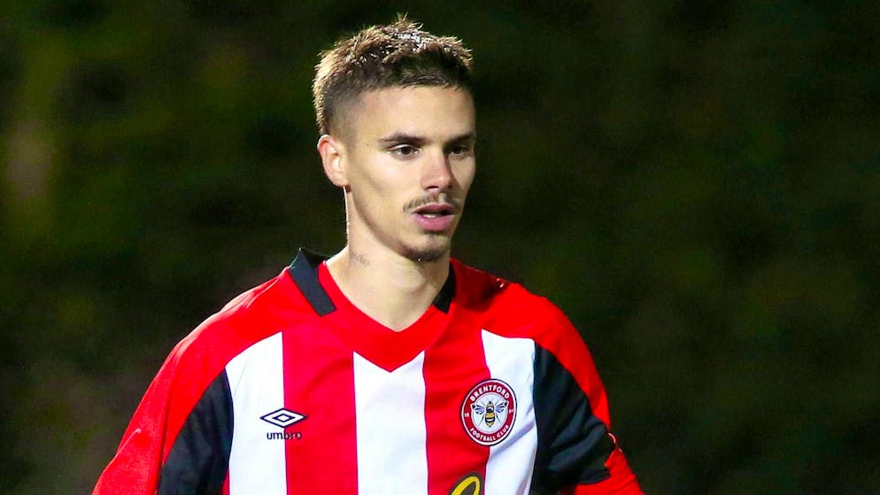 Da una passione all'altra. Romeo, figlio di David Beckham, chiude la sua carriera calcistica a soli 22 anni. Ecco perché