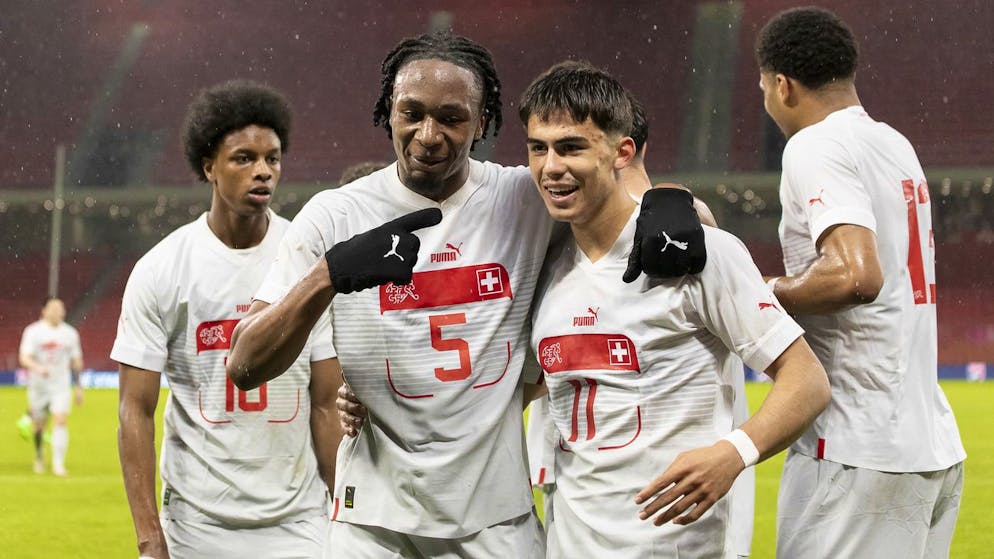Bryan Okoh, Aaron Keller et l'équipe de Suisse des moins de 21 ans sont idéalement placés pour se qualifier pour l'Euro 2025.