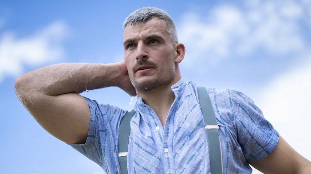 Federal jubilee wrestling festival. A wrestler from Canada wants to give the big boys a run for their money