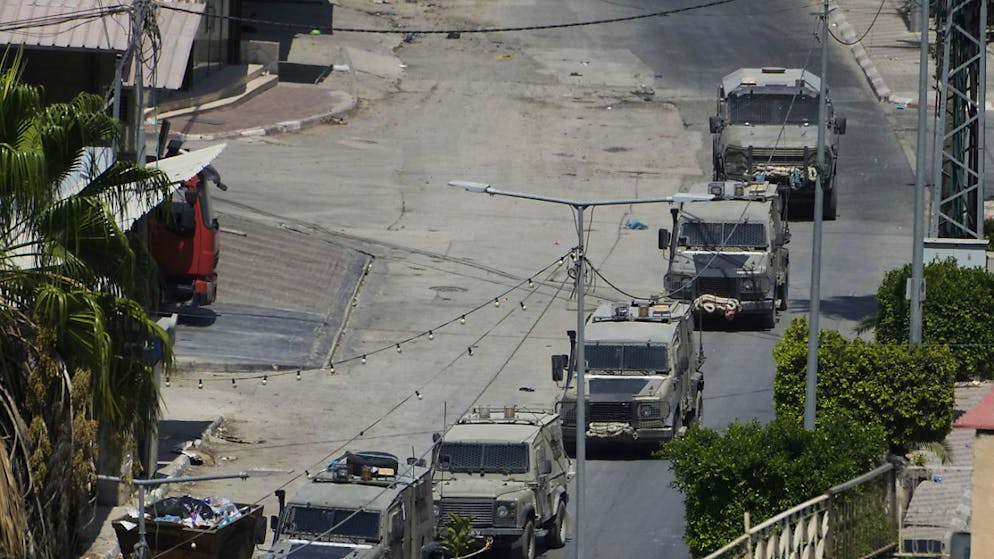 Le forze israeliane in una foto d'archivio, mentre mesi fa, si stavano ritirando dalla città di Jenin, in Cisgiordania.