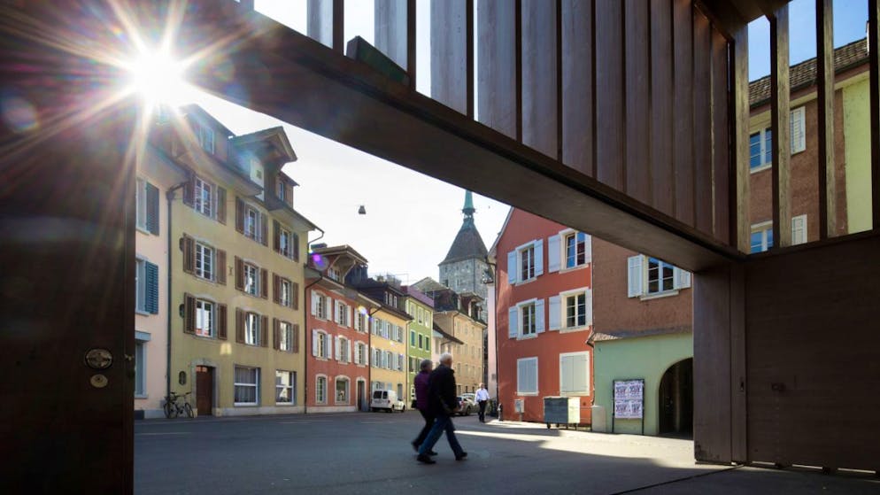 Die Einwanderung hat sich gewendet. Immer mehr Zürcher*innen zügeln in den Aargau, statt umgekehrt. (Bild: Altstadt Aarau)