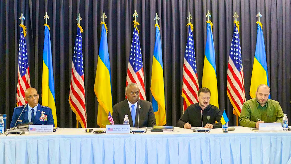 Charles Q. Brown Jr. (l-r), Chief of Staff of the US Armed Forces, Lloyd Austin, US Secretary of Defense, Volodymyr Selenskyj, President of Ukraine, and Rustem Umerov, Minister of Defense of Ukraine, take part in the Ukraine Contact Group meeting at Ramstein Air Base. Photo: Andreas Arnold/dpa