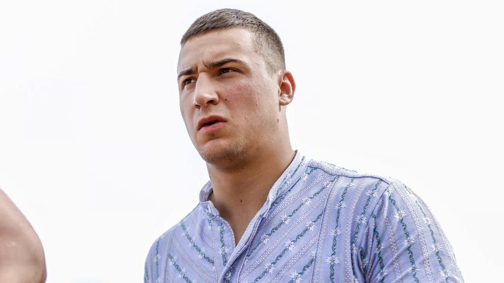 Parallels to the three-time king. Top wrestler Schlegel: 