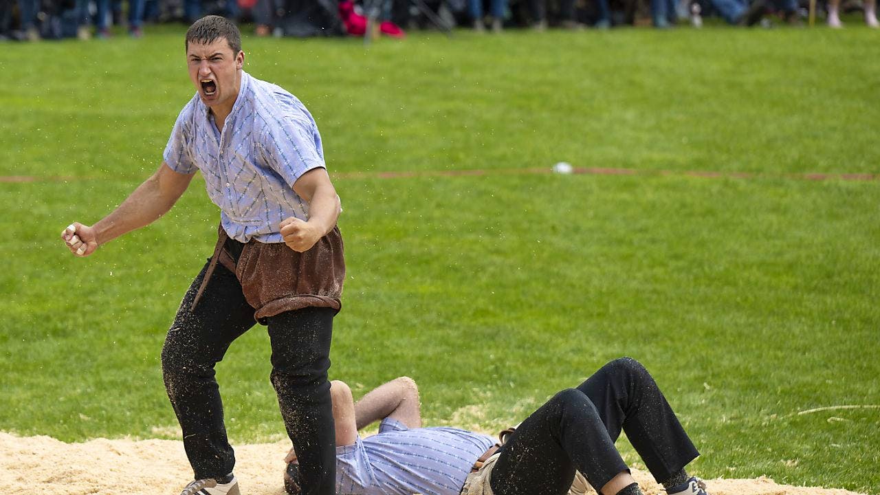 Wrestling. Werner Schlegel competes in Appenzell without pressure