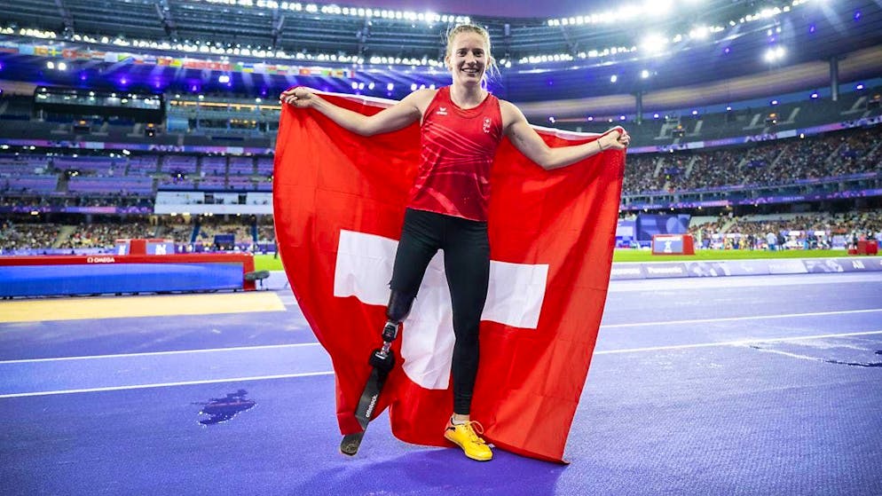 After winning bronze in the long jump (photo), Elena Kratter also makes it to the 100 m final at the Paralympics