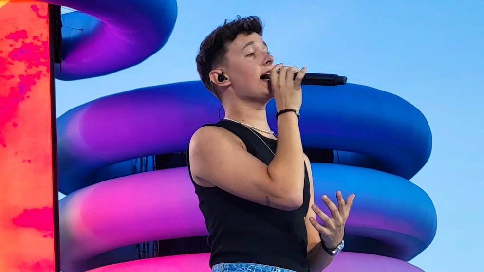 Energy Air 2024 Bernexpo. Remo Forrer ('Watergun', 'Full 180') makes the crowd sing. A voice that touches the soul. The Toggenburg singer makes the audience feel goosebumps for the first time with his ESC song 'Watergun'.