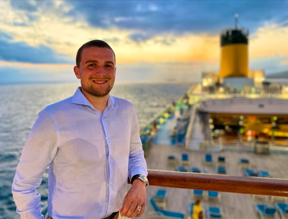 At the age of ten, Dario Cremona from Aargau stood on the deck of a cruise ship for the first time and was bitten by the cruise bug. He turned his passion into a career.