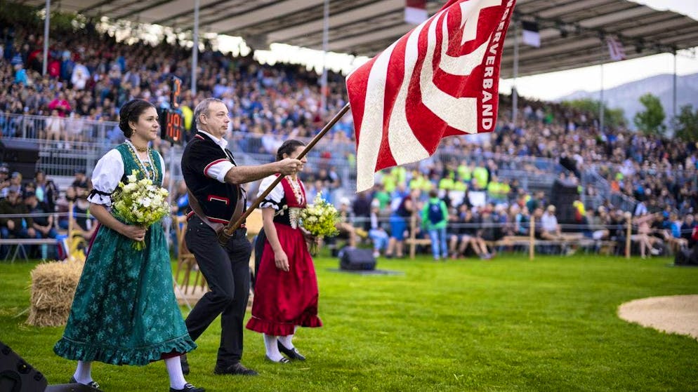 First impressions of the jubilee wrestling festival. Marching into the arena. The atmosphere is great.