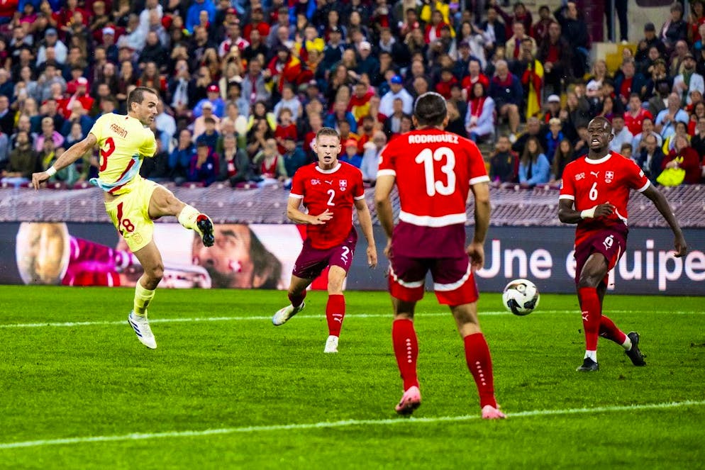 Fabian Ruiz scores to make it 2:0.