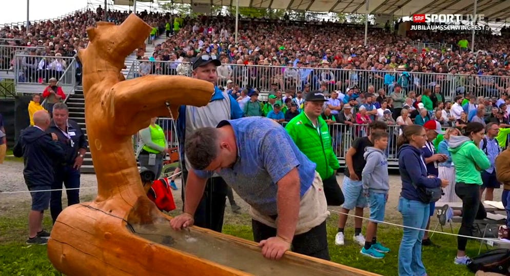 Schwander has to collect himself briefly after the elbow strike to the back of the head.