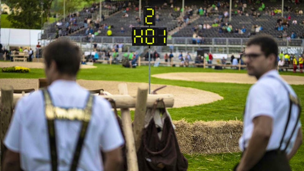 First impressions of the jubilee wrestling festival. "Hoi" is written on the board - everything is ready for the jubilee wrestling festival.