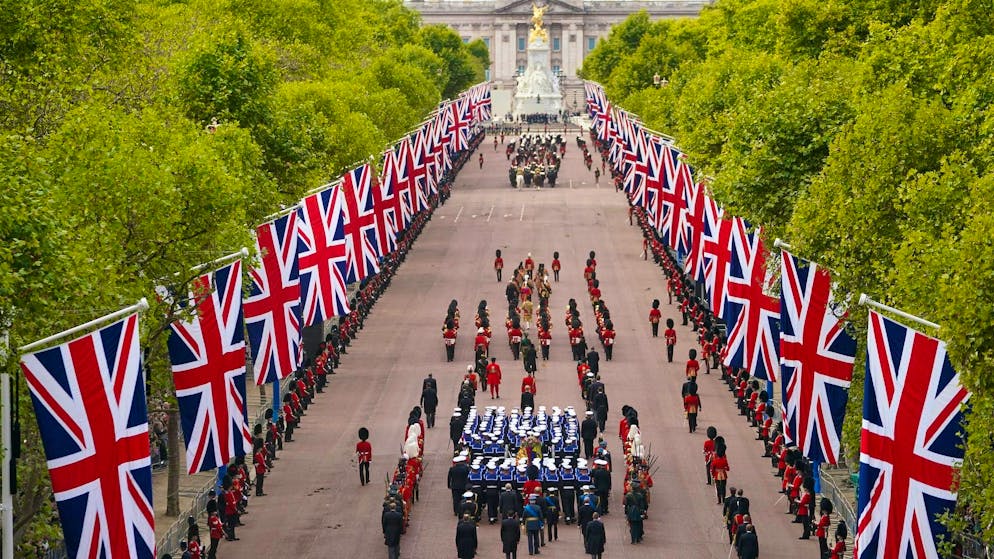 Second anniversary of her death: Royals remember Queen Elizabeth II - Gallery. The funeral procession with the coffin of the deceased Queen Elizabeth II led along The Mall.