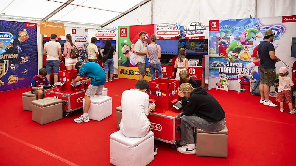 Le Digital Dreams Festival à l'UNIL attire près de 5000 personnes - Gallery. Des visiteurs prennent part aux activités ludiques du Digital Dreams Festival sur le site de l'UNIL.