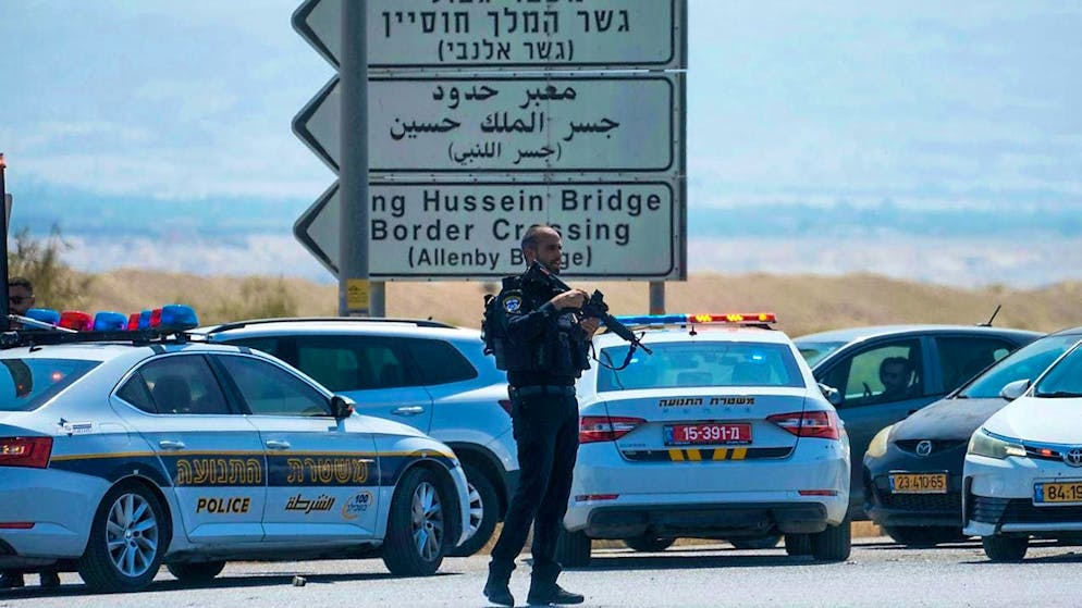 Israeli police officers stand near the scene of a deadly shooting attack. Photo: Mahmoud Illean/AP/dpa